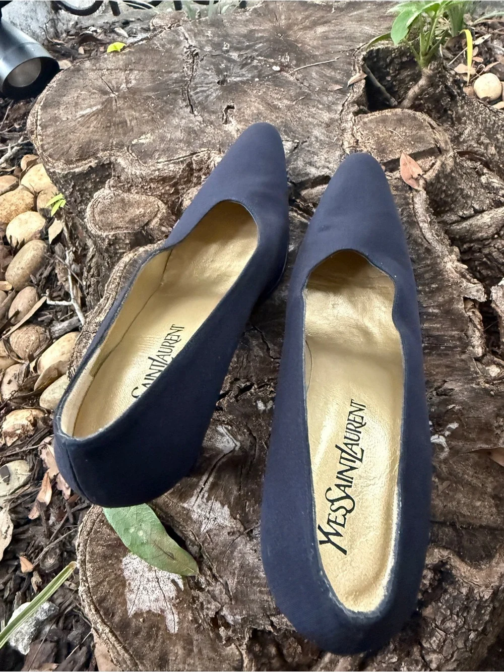 Yves Saint Laurent YSL Navy Pointed Pumps with Gold Interior Made in Italy Sz 7